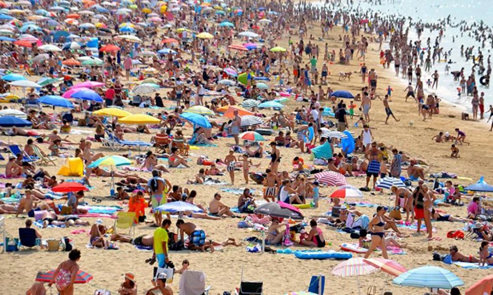 Διαδήλωση με χιλιάδες συμμετέχοντες κατά του υπερτουρισμού στη Μάλαγα (Βίντεο)